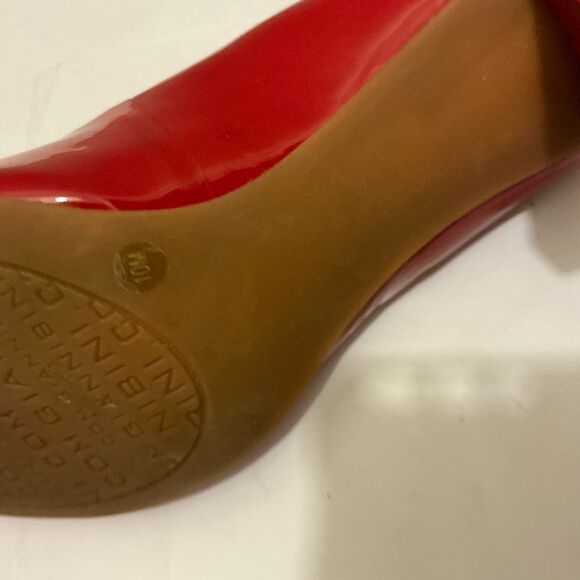 Gianni Bini Classic Red Heels - Picture 7 of 9